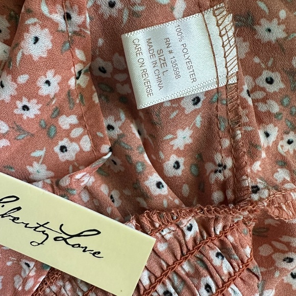 Boutique Dainty Floral Ruffled Long Sleeve Peplum Top NWT - Picture 7 of 8